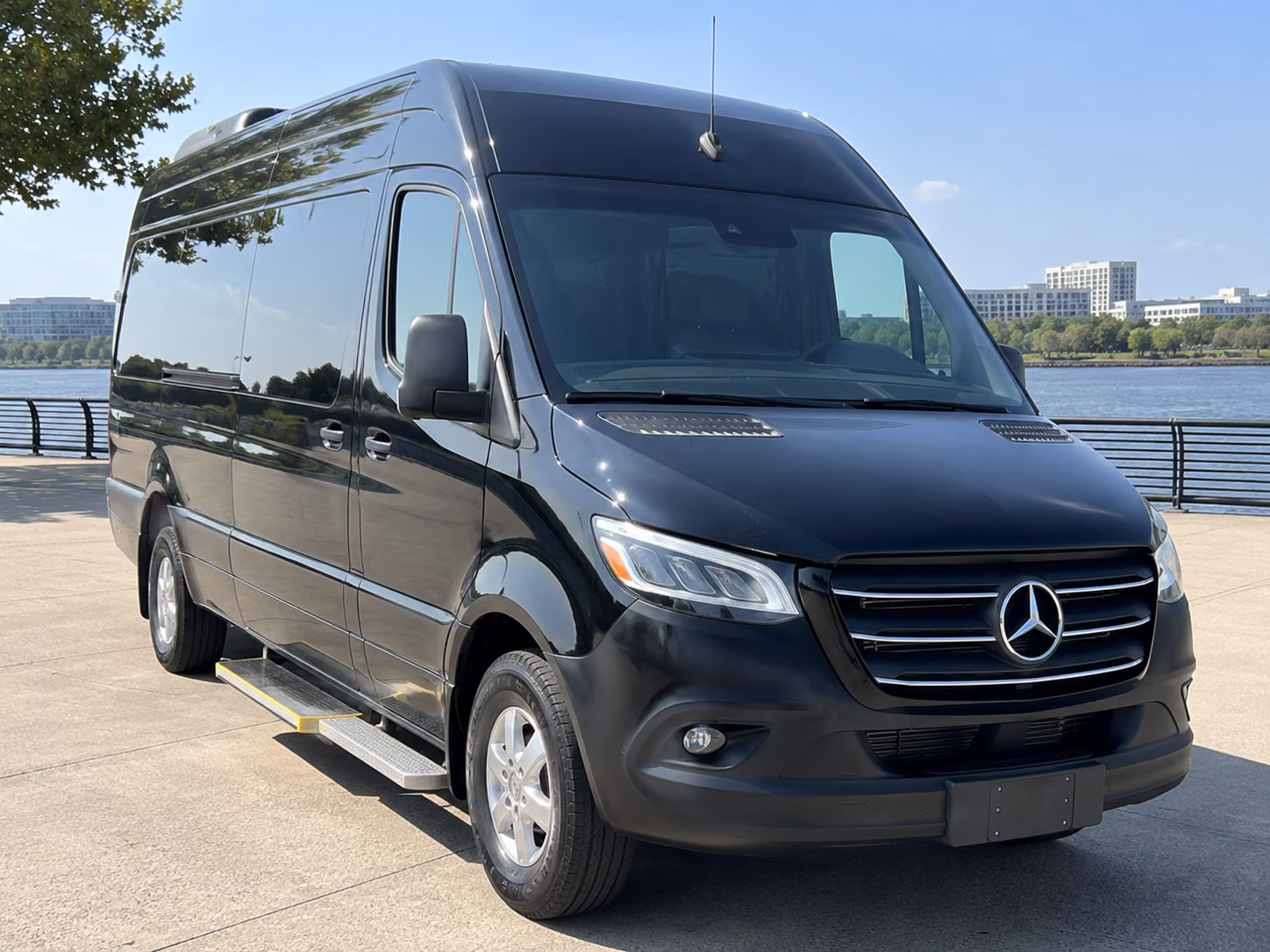 bloomington bus rentals for minnesota road trips and south dakota travel