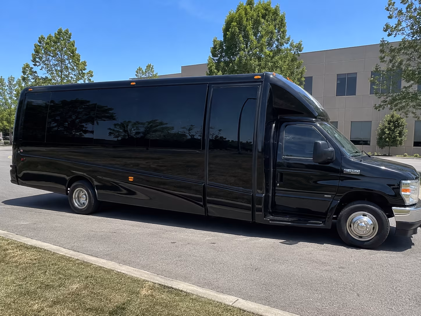 bloomington corporate retreat shuttle bus rentals